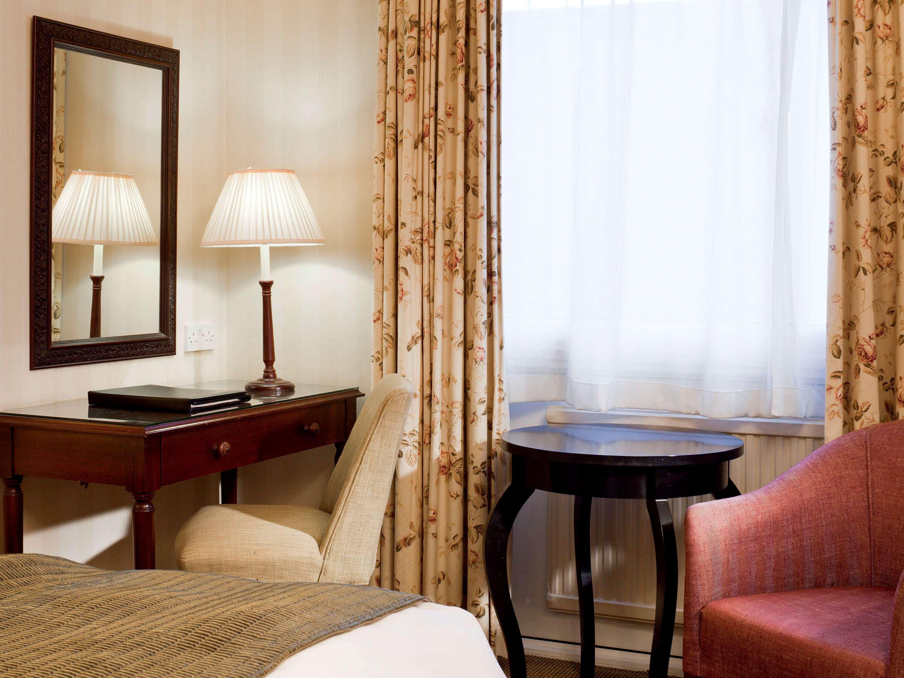 Hotel Whately Hall 3*