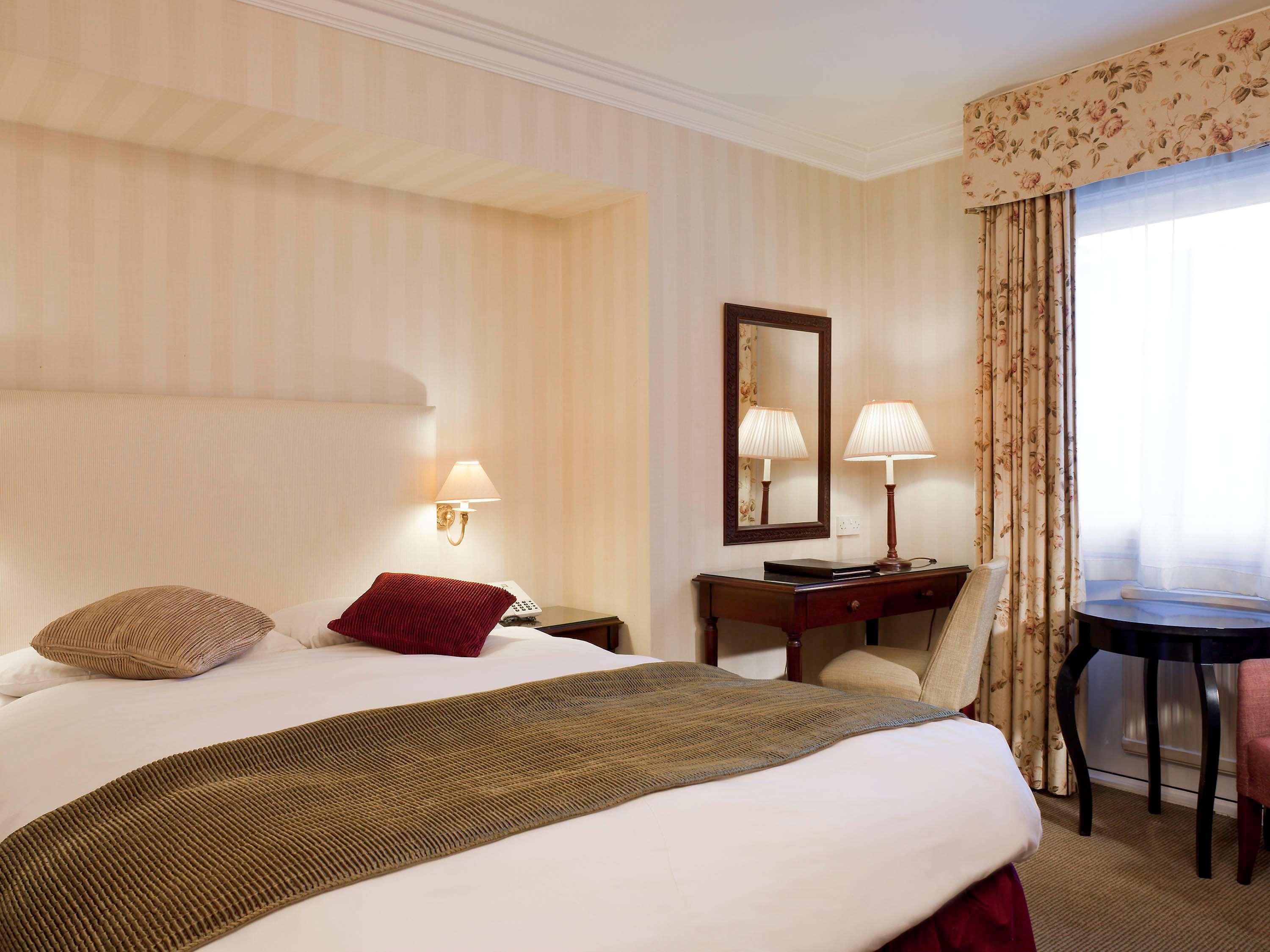 Hotel Whately Hall 3*